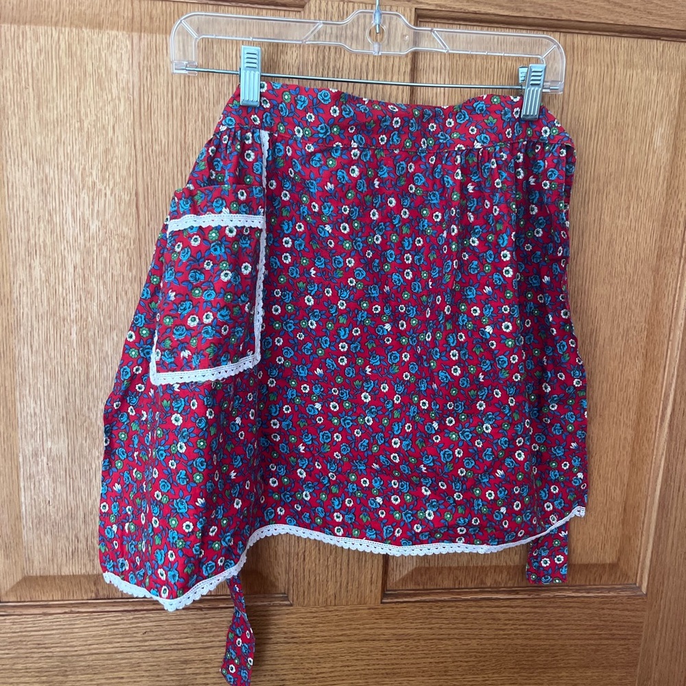 Vintage cottagecore Red Floral Half Apron with Lace Trim
